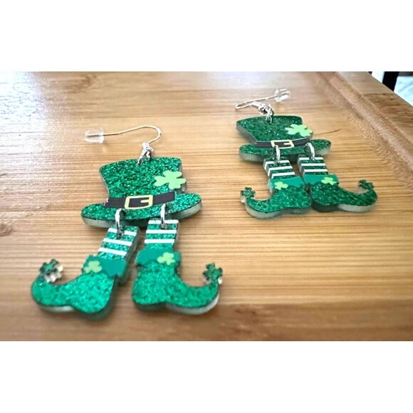 St Patricks Day Earrings Dangling Wiggly Legs Leprechaun Hat Festive Par… - Picture 8 of 12